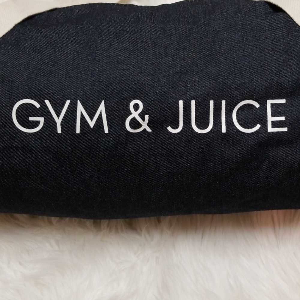 📍NWOT | GYM & JUICE Duffle Bag - Picture 2 of 8